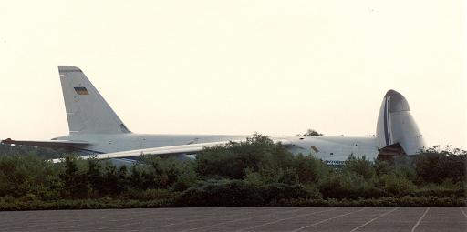 1994-07 Antonov 124.jpg